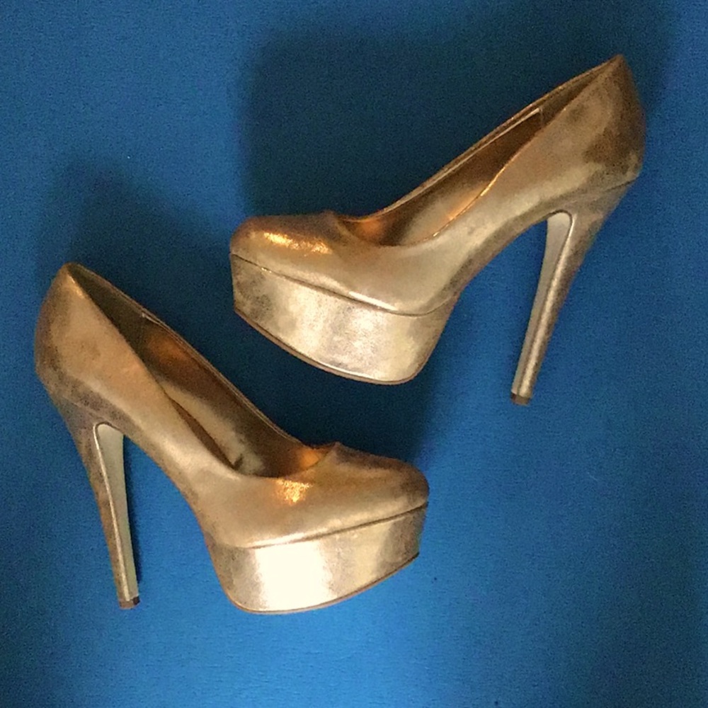 Shiny Gold Texture Platform Heels